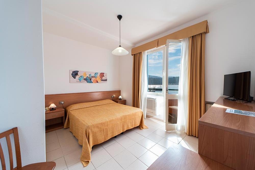 Hotel Belmare Порто Адзуро Екстериор снимка